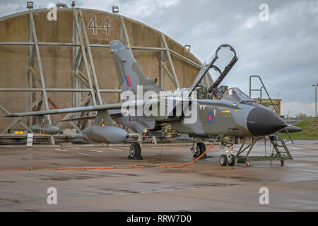 Royal Air Force Tornado GR4, GR752 en rétro des années 80, couleurs de camouflage pour célébrer les avions retraite de service avec la RAF après 40 ans Banque D'Images