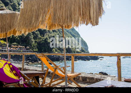 Atmosphère de détente sur l'île tropicale. Photo de vacances d'été. Journée ensoleillée près de l'océan. Banque D'Images