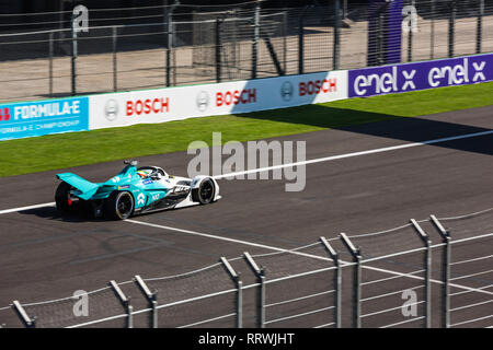 La ville de Mexico, Mexique - 16 Février 2019 : Autodromo Hermanos Rodriguez. Mexico E-prix. Le pilote de l'équipe Formule E NIO Oliver Turvey au no 16, la course à la Mexico City E-prix. Banque D'Images