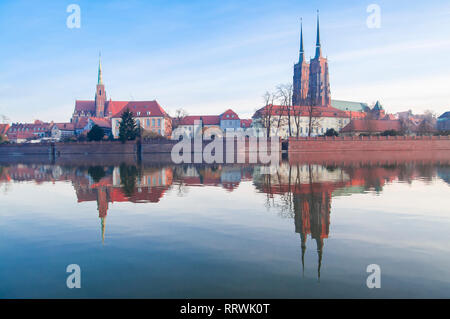 Cathédrale Saint-Jean-Baptiste de Twin Towers oder coucher de Wroclaw, Pologne, Europe Banque D'Images