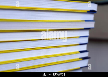 Nouveaux livres pages Vue avant, empilés, Close up. L'édition, appuyez sur la bibliothéconomie ou concept Banque D'Images