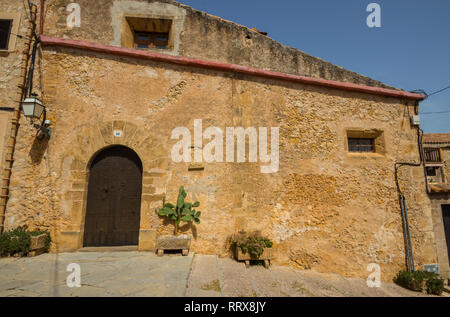 Bâtiment traditionnel à proximité de l'El Calvari chapelle dans la ville de Pollensa, Mallorca (Majorque), Iles Baléares, Espagne Banque D'Images