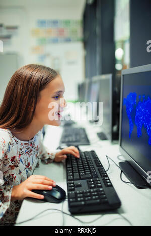 Junior High school girl student using computer in classroom Banque D'Images