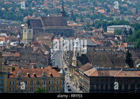 Vue panoramique de Brasov, Roumanie, avec la Biserica Neagră (l'Église Noire) Banque D'Images