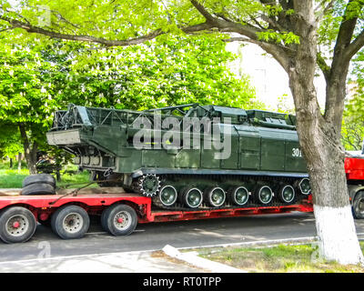 Kiev, Ukraine - 20 juin 2016 : un système de missiles anti-aériens BUK, le transport d'un véhicule de combat à travers la ville à la lutte anti-terroriste ope Banque D'Images