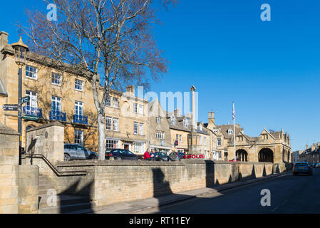 La place du marché dans la jolie ville de marché de Cotswold, Chipping Campden Gloucestershire Banque D'Images
