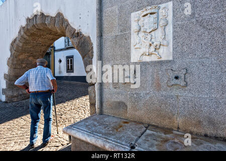 Une partie de l'aqueduc d'Agua de Prata à Evora (Alentejo, Portugal Banque D'Images