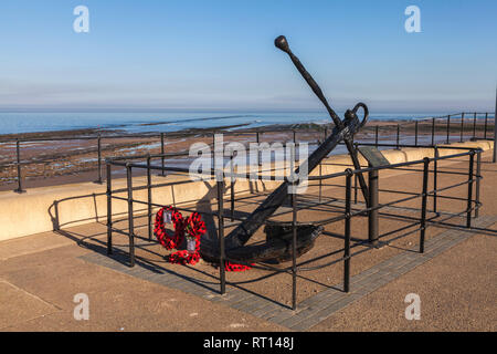 A 121 ans de l'ancre ,barque finlandais Birger, coula à Saltscar Rocks en 1898 repose sur le front de mer à Redcar,Angleterre,UK Banque D'Images