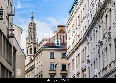 Vienne, Autriche - 31 décembre 2017. Flèche ajourée de Maria am Gestade alias Mary à la rive la plus ancienne église gothique - viennois. Maison historique buildi Banque D'Images