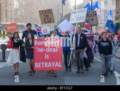 Londres 27 février 2019 manifestants pro et anti Brexit ont pris part à un certain nombre de rassemblements et marches courtes à différents endroits dans un brexit Westminster pro Mars à côté de la Chambre des communes Credit Ian Davidson/Alamy Live News Banque D'Images