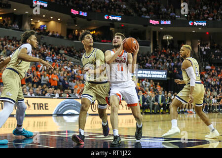 27 février 2019 : Virginia Cavaliers Ty guard Jerome (11) lecteurs en bas de la voie pendant l'action de basket-ball de NCAA entre le Georgia Tech Yellow Jackets et le Virginia Cavaliers à John Paul Jones Arena Charlottesville, VA. Jonathan Huff/CSM Banque D'Images