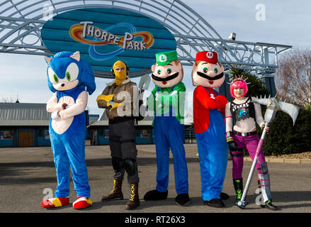 Sonic le hérisson, Fortnite caractères et les frères Mario à Thorpe Park Resort à célébrer le nouvel événement. GameFX Banque D'Images