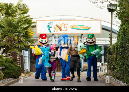 Sonic le hérisson, Fortnite caractères et les frères Mario à Thorpe Park Resort à célébrer le nouvel événement. GameFX Banque D'Images