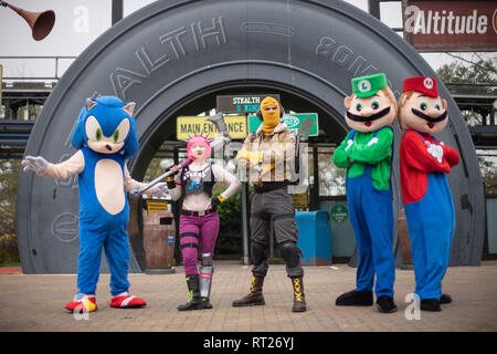 Sonic le hérisson, Fortnite caractères et les frères Mario à Thorpe Park Resort à célébrer le nouvel événement. GameFX Banque D'Images