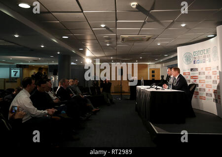 Nouveau gestionnaire Celtique Neil Lennon (à droite) avec John Kennedy adjoint au cours de la conférence de presse au Celtic Park, Glasgow. Banque D'Images