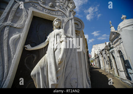 Buenos Aires, Argentine - Sept 23, 2016 : le tombeau de Rufina Cambaceres au cimetière de la Recoleta à Buenos Aires. Banque D'Images