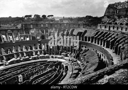 Erich Andres Italien - die dem Kelleräume Arenaboden unter der ehemaligen im im Rom Kolosseum der 1950er Jahre. 499/36 Banque D'Images