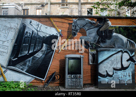 Graffiti tourisme: Peinture réaliste sur le mur du pont au-dessus de la rivière Kelvin, Glasgow, Ecosse, Royaume-Uni Banque D'Images