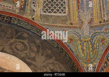 Ravenne. Dans la mosaïque du baptistère de néon. 5ème siècle. Baptême de Jésus. L'Italie. Banque D'Images