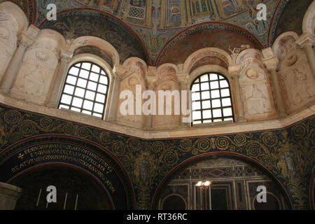 Ravenne. Dans la mosaïque du baptistère de néon. 4ème-5ème siècles. Baptême de Jésus. L'Italie. Banque D'Images