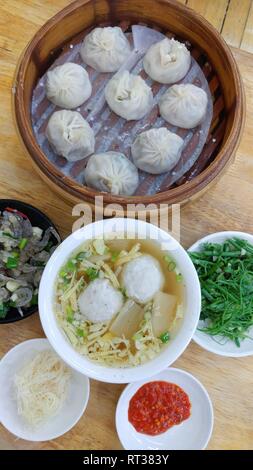 Les Taïwanais aliments - Dumpling House, Soupe de Poisson Ballon Banque D'Images