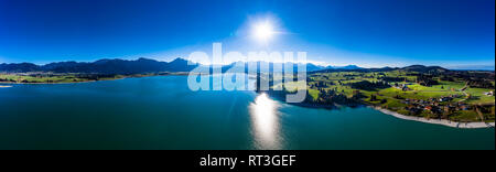 L'Allemagne, en Bavière, à l'Est, Füssen, Schwangau Allgaeu, Dietringen, vue aérienne du lac de Forggensee Banque D'Images