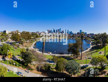 Los Angeles, 6 février : Vue aérienne de la zone du centre-ville de Los Angeles avec le lac de l'Ouest le 9 février 2019 à Los Angeles, Californie Banque D'Images