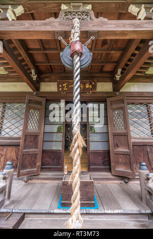 Yanaka, Tokyo, Japon - 18 août 2017 : lieu de culte en bois statue au logement Botamochi Tennoji Temple de la secte Tendai du bouddhisme. Fondée en 1274, locat Banque D'Images