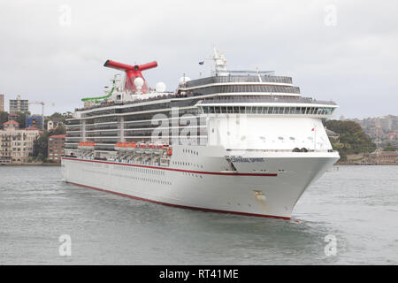 Carnival Spirit bateau de croisière quitte Sydney, Australie Banque D'Images