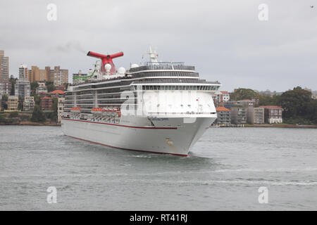 Carnival Spirit bateau de croisière quitte Sydney, Australie Banque D'Images