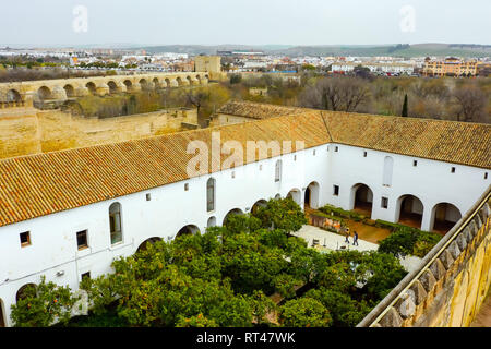 Vue du jardin de l'Alcazar de los Reyes Cristianos, Cordoue, Espagne, Banque D'Images