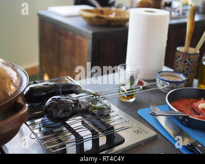 Cuisine traditionnelle en classe Médina de Fès, Maroc Banque D'Images