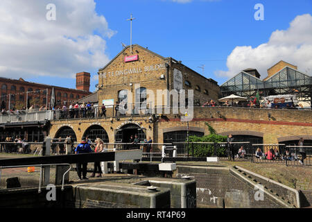 Camden Lock Market, étroit, bateaux, Camden, London, Angleterre, Royaume-Uni Banque D'Images