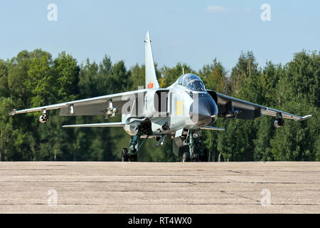 L'Armée de libération du peuple un Air Force Xian JH-7chasseur-bombardier avion. Banque D'Images