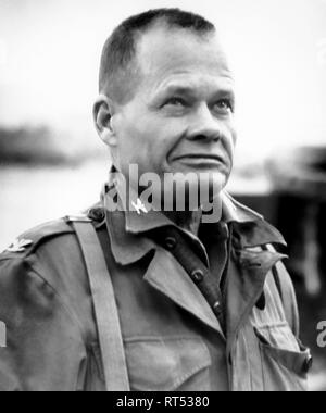 Le Colonel Chesty Puller lors d'une mission en Chigyong, 1951. Banque D'Images