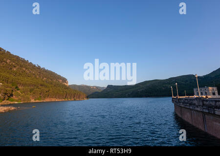 Pantano del Tranco, dans la région de Guadalquivir, Sierras de Cazorla, province de Jaén, Andalousie, Espagne Banque D'Images