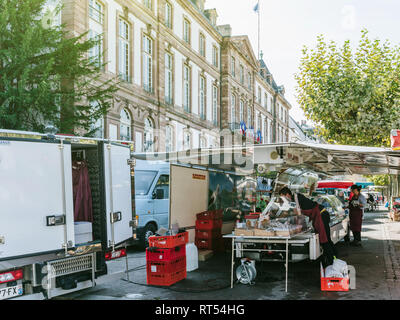 STRASBOURG, FRANCE - Sep 22, 2017 : viande Charcuterie décroche à un marché de producteurs le samedi à la place Broglie, Strasbourg, en face de l'Hôtel de Ville Banque D'Images