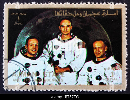 AJMAN - VERS 1973 : timbre imprimé dans l'équipage d'Apollo montre d'Ajman 11, Neil Armstrong, Buzz Aldrin et Michael Collins, l'atterrissage de lune, Apollo 11, ci Banque D'Images
