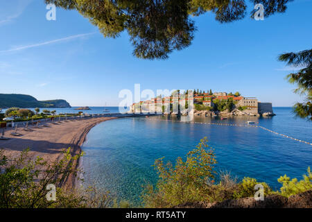 Le Monténégro, Côte Adriatique, l'île de Sveti Stefan Hôtel et plage, près de Budva Banque D'Images