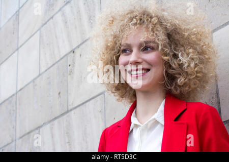 Portrait de femme blonde rire avec anglaises Banque D'Images