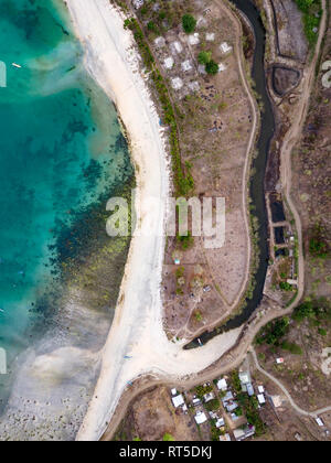 L'Indonésie, à l'Ouest Sumbawa, Maluk plage, vue aérienne de Super sucent point surf Banque D'Images