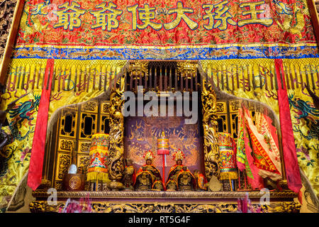 George Town, Penang, Malaisie. Sur l'autel des divinités dans Grande salle de prière, Khoo Kongsi, un temple chinois Hokkien et Clan. Banque D'Images