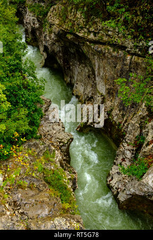 La Slovénie, Lepena Rock Canyon, la rivière Soca Banque D'Images