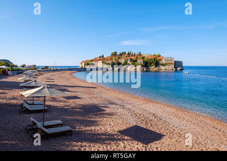 Le Monténégro, Côte Adriatique, l'île de Sveti Stefan Hôtel et plage, près de Budva Banque D'Images