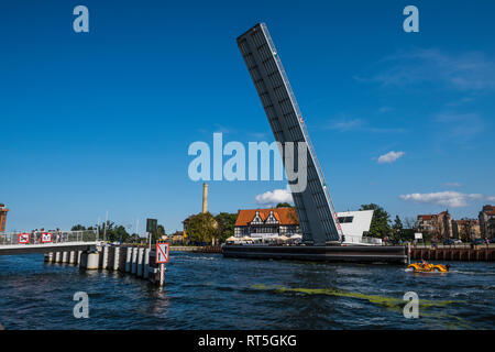 La Pologne, Gdansk, Wartka Pont au-dessus de la rivière Motlawa Banque D'Images