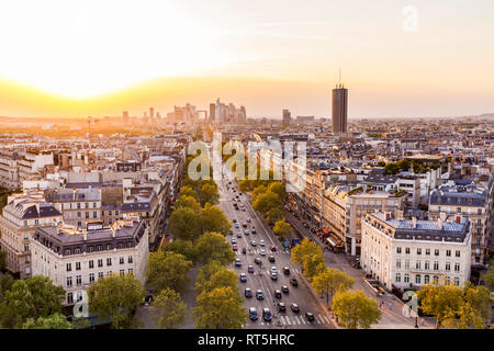 France, Paris, paysage urbain avec l'Avenue de la Grande Armée et de la Défense Banque D'Images