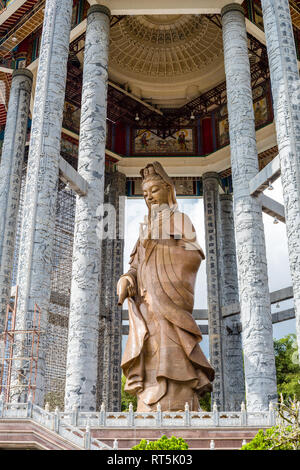 Kuan Yin, déesse de la pitié, à la Kek Lok Si Temple Bouddhiste chinois, George Town, Penang, Malaisie. Banque D'Images