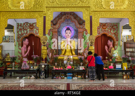 Statue de Bouddha dans le Temple de Dhammikarama, George Town, Penang, Malaisie. Banque D'Images