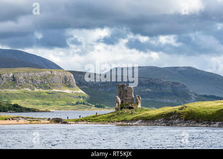 Royaume-uni, Ecosse, Highland, Sutherland, Ardvreck Castle et le Loch Assynt Banque D'Images