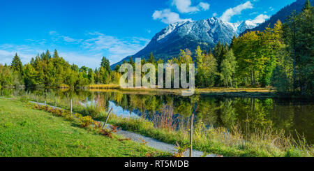 Allemagne, Bavière, Oberallgaeu, Moorweiher, Rubihorn Gaisalphorn, Schattenberg et Banque D'Images